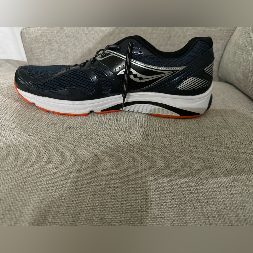 Saucony Lancer men’s tennis shoes.